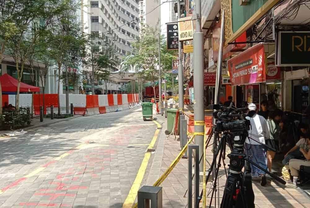 Setakat ini pengamal media masih menanti sebarang kenyataan terkini berhubung operasi SAR yang dijalankan ini.