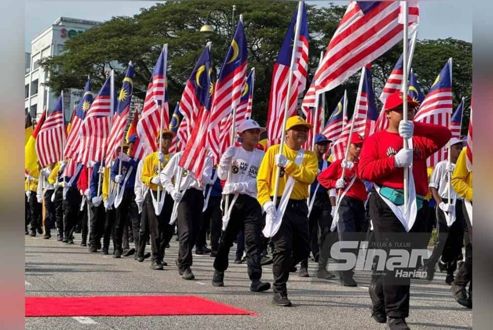 Lebih 80 Kontinjen merangkumi 5,000 peserta terlibat dalam perbarisan Sambutan Hari Kebangsaan 2024 Peringkat Negeri Sembilan pada Sabtu.