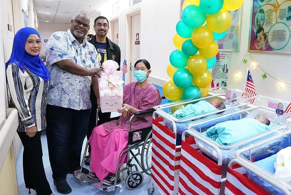 Enam bayi dilahirkan di Jabatan Kesihatan Wilayah Persekutuan Kuala Lumpur dan Putrajaya pada Sabtu.