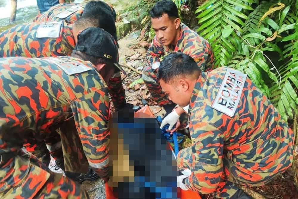 Anggota bomba memberi bantuan awal, bantuan asas hayat (BLS) dan bantuan pernafasan (CPR) kepada mangsa, namun tiada tindak balas. Foto JBPM Perak