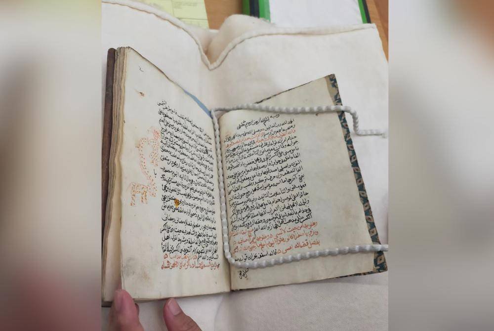 Antara manuskrip Melayu yang akan melalui proses pendigitalan bagi mengembangkan lagi bidang diaspora ilmu alam Melayu ke pentas dunia.