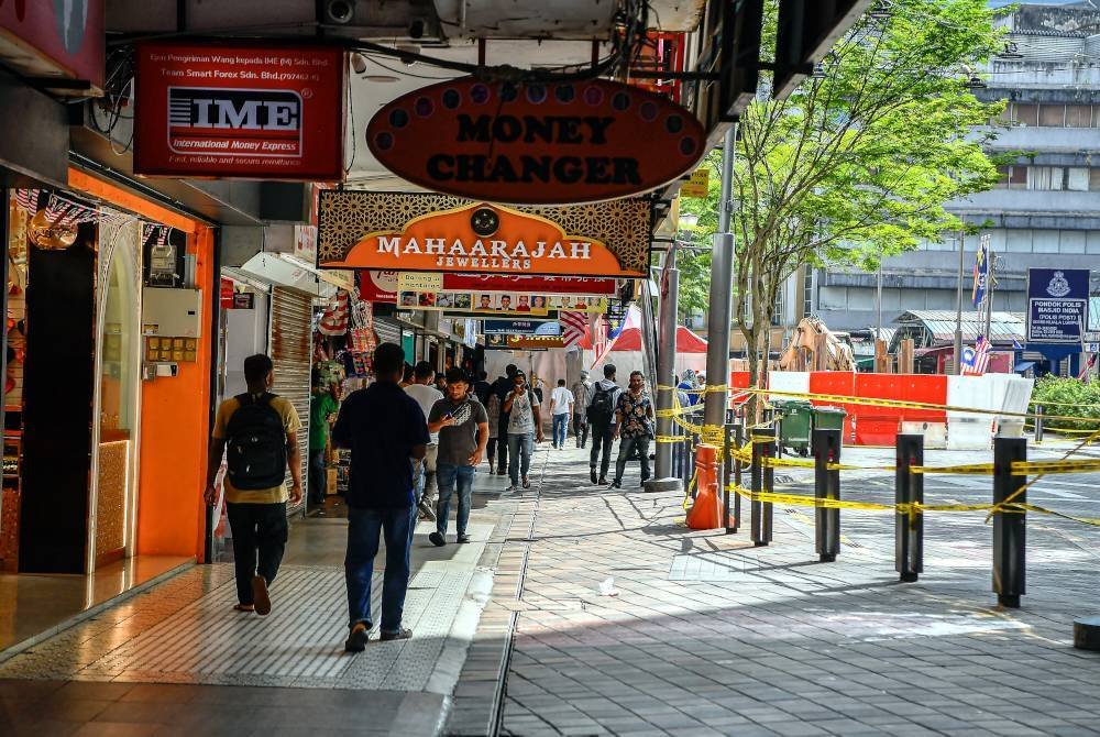 Situasi terkini lokasi berhampiran insiden tanah jerlus di Jalan Masjid India yang dibuka kembali kepada pengunjung ketika tinjauan fotoBernama hari ini.
