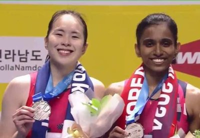 Pearly (kiri) dan Thinaah muncul naib juara Terbuka Korea selepas tewas kepada pasangan tuan rumah di Seoul pada Ahad. Foto Agensi
