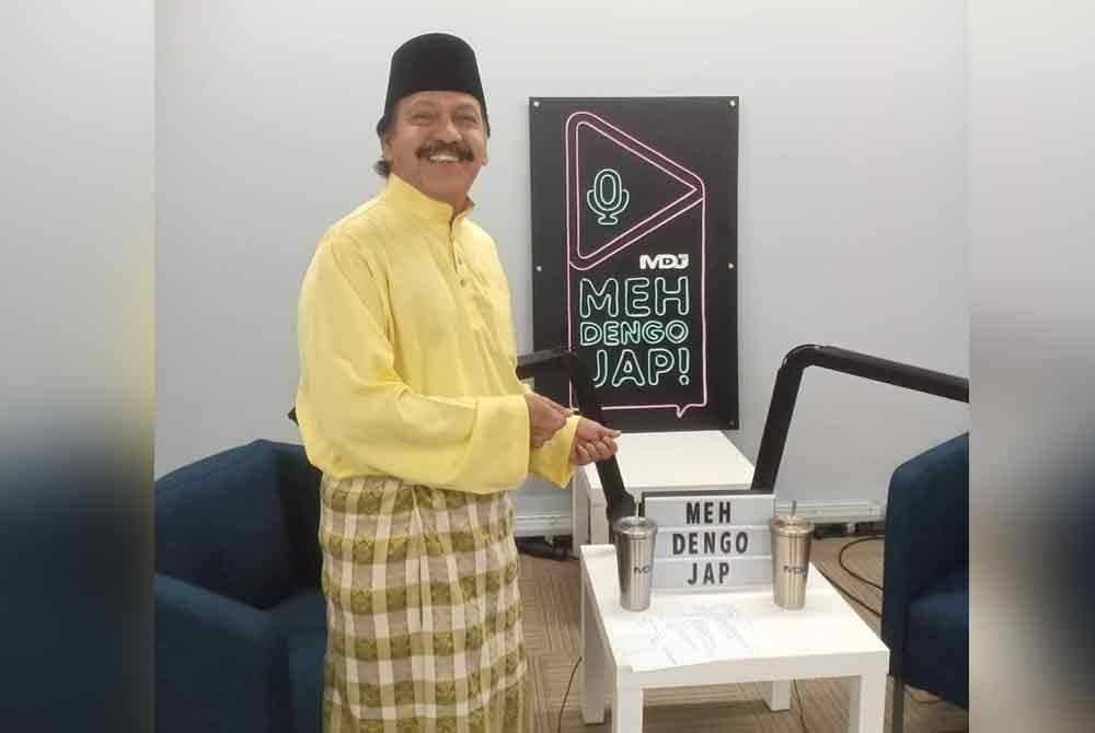 Dave turut memiliki lapan pasang baju Melayu, telok belanga, cekak musang selain tanjak dan samping