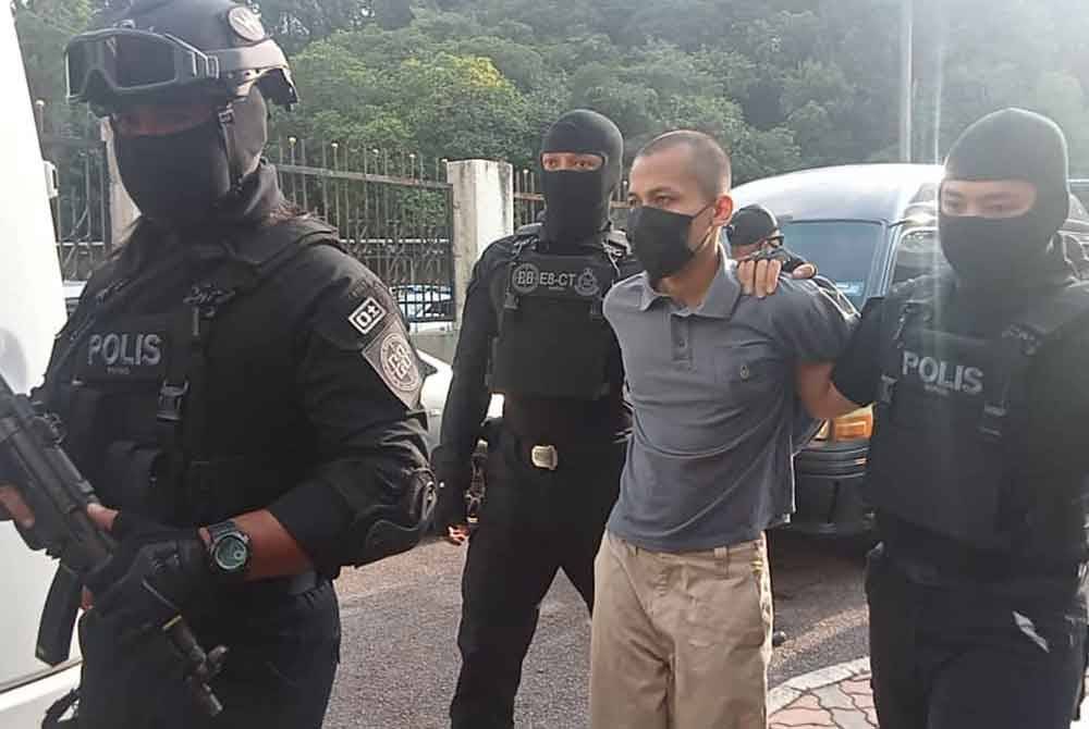 Radin Romyullah dibawa ke Mahkamah Sesyen Johor Bahru pada Isnin.