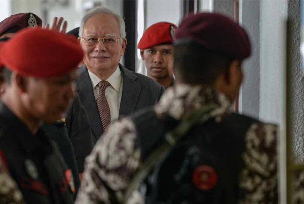 Bekas Perdana Menteri, Datuk Seri Najib Tun Razak hadir bagi mengikuti prosiding hujahan akhir pendakwaan kes penyelewengan dana 1MDB yang dihadapi Najib di Mahkamah Tinggi pada Isnin. Foto Bernama