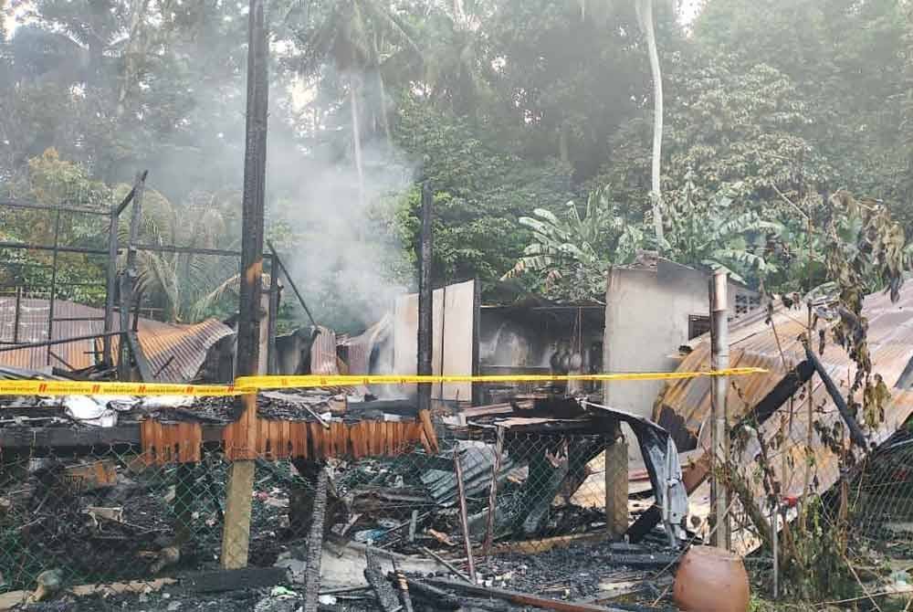 Keadaan rumah pusaka keluarga Nik Siti Nor Hamzani selepas kebakaran.
