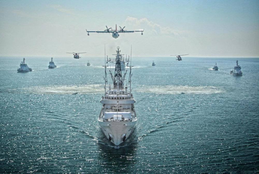 Menerusi penambahbaikan aset udara dan laut, Maritim Malaysia sentiasa bersiap siaga menjaga keselamatan perairan negara daripada diceroboh. Foto Maritim Malaysia