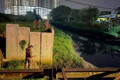 Pencemaran bau dikesan di Taman Mount Austin, Taman Daya dan Taman Istimewa Johor Bahru, pada awal pagi Selasa. - Foto JBPM