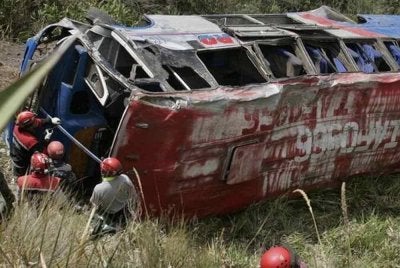 Sekurang-kurangnya lapan orang terbunuh, manakala 13 lagi cedera apabila sebuah bas terbalik di wilayah Pichincha, Ecuador