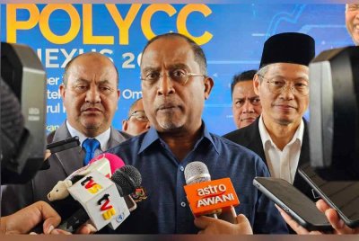 Zambry ketika ditemui pemberita selepas merasmikan program Industri Nexus POLYCC 2024 (INDex POLYCC 2024) di Dewan Jubli Perak, Politeknik Ungku Omar di sini, pada Rabu.