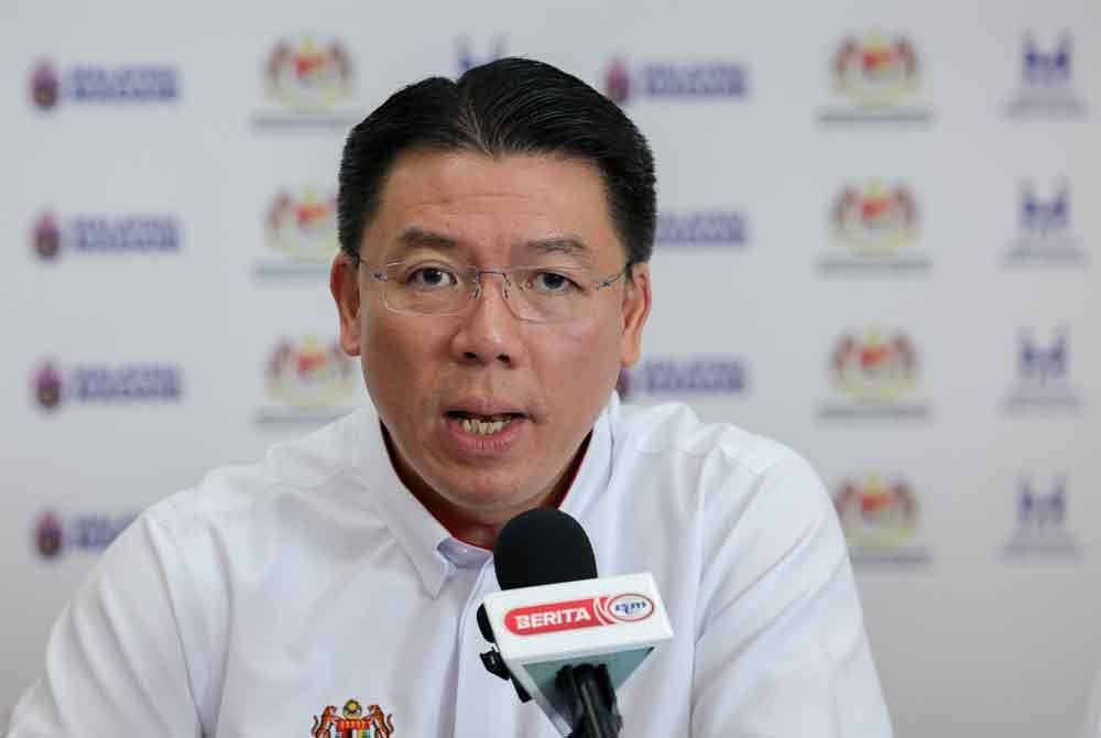 Kor Ming bercakap kepada pemberita selepas hadir pada Program Sentuhan Kasih Kementerian Perumahan dan Kerajaan Tempatan (KPKT) di Residensi PRIMA Pelangi Indah hari ini. Foto Bernama