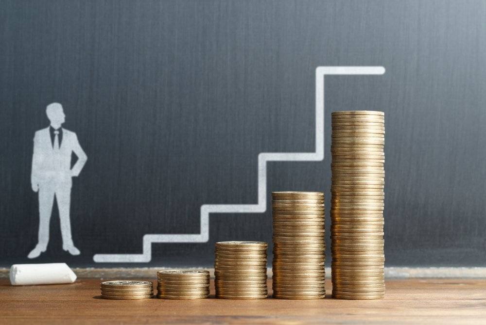 PELARASAN gaji yang diumumkan oleh kerajaan baru-baru ini dilihat langkah yang tepat pada masanya. Foto CANVA