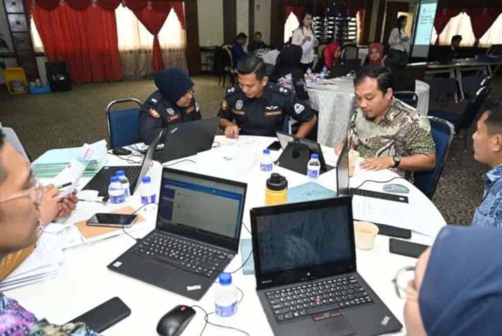 Bengkel juga diadakan untuk mengenal pasti dan memantau tahap keberkesanan bagi kawalan risiko rasuah di setiap jabatan