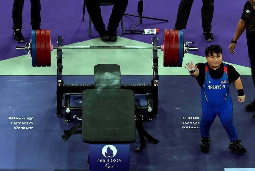 Atlet powerlifting negara, Bonnie Bunyau Gustin membuktikan kejaguhannya apabila mempertahankan pingat emas Sukan Paralimpik 2024 di Paris. Foto Bernama