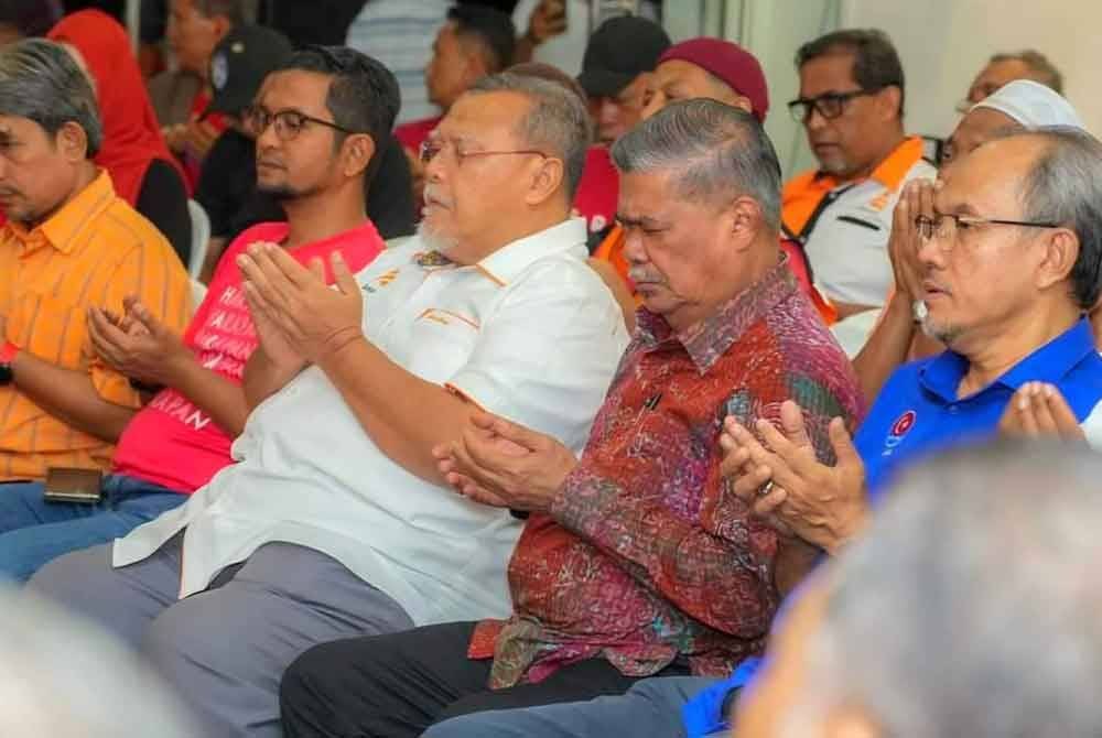 Pelancaran jentera Amanah membabitkan PRK DUN Mahkota di Lamanara Taman Idaman, Kluang disempurnakan Presiden Amanah, Datuk Seri Mohamad Sabu (dua dari kanan)