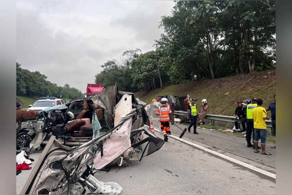 Nahas membabitkan MPV dan lori menyebabkan seorang wanita maut di tempat kejadian. Foto ihsan polis