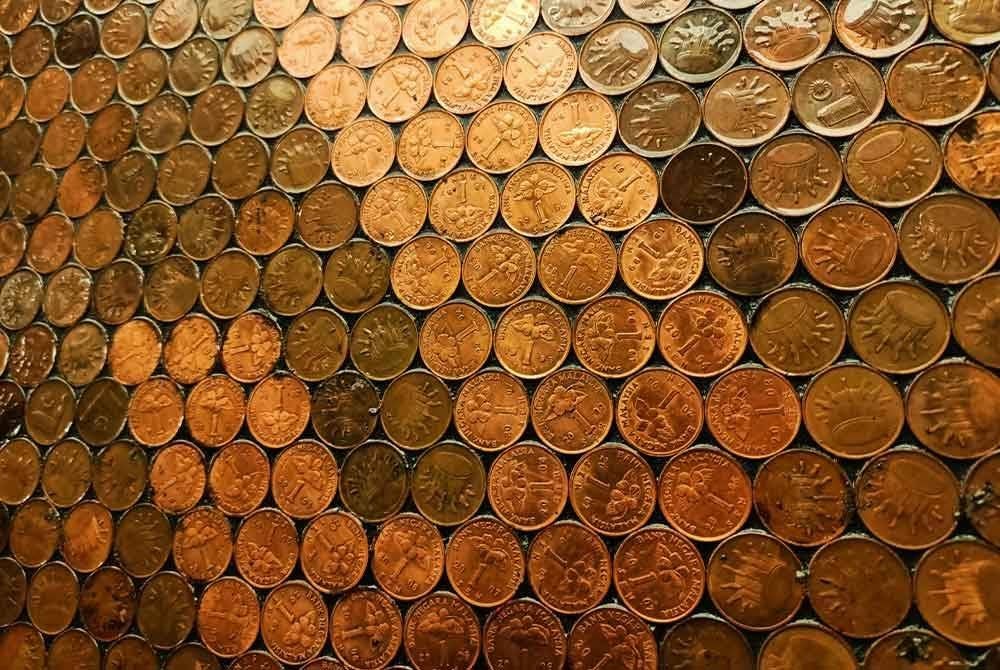 Hiasan itu diabadikan di dinding lobi hotel dengan kelebaran 5.73 meter dan tinggi 2.62 meter sejak 2018 lalu menggunakan sepenuhnya syiling satu sen berjumlah 56,865 keping.