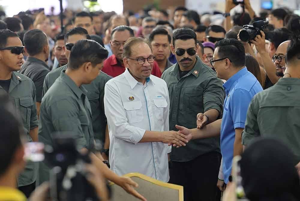 Perdana Menteri, Datuk Seri Anwar Ibrahim ketika hadir pada Majlis Perasmian Kawasan Rehat & Rawat Seremban (Arah Selatan) : R&R Lestari Pertama pada Ahad. Foto Bernama