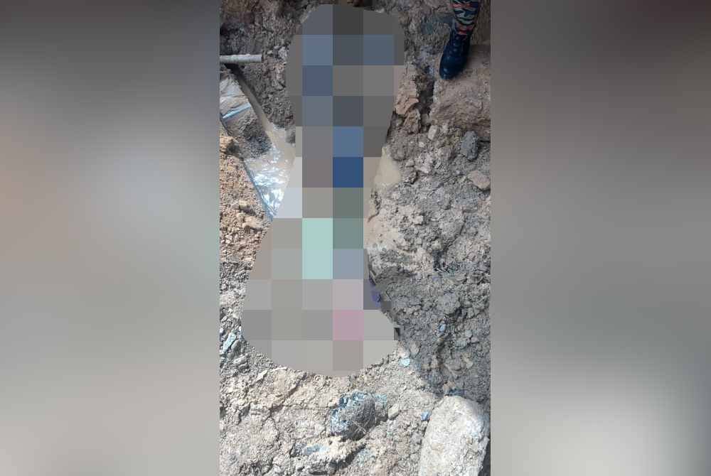 Mangsa disahkan meninggal dunia selepas tertimbus dalam kejadian tanah runtuh semasa melakukan kerja pembinaan longkang di Elmina Ridge, Shah Alam pada Isnin.