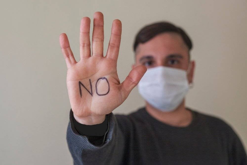 TINGGALKAN produk atau restoran yang tidak mempunyai sijil halal dan meragukan sebagai respon kepada perintah ALLAH SWT yang mewajibkan Muslim mencari yang halal. Foto CANVA