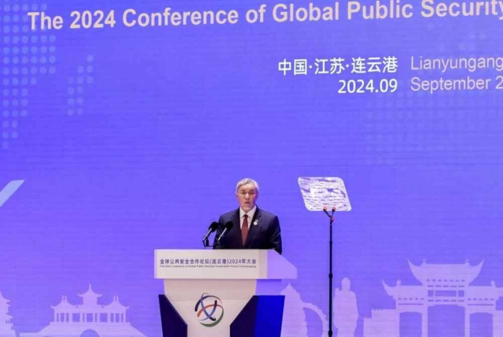 Ahmad Zahid menyampaikan ucapan di Persidangan Forum Kerjasama Keselamatan Awam Global Lianyungang (GPSCFL) 2024 di Bandar Lianyungang, Wilayah Jiangsu, China pada Isnin. Foto Bernama