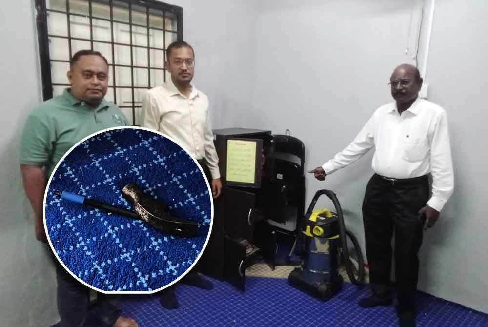 Gunasekaren (kanan) dan Mohd Rafi (tengah) ketika melihat keadaan lokasi pada Isnin. Gambar kecil: Tukul yang dipercayai milik penjenayah yang tertinggal di lokasi.