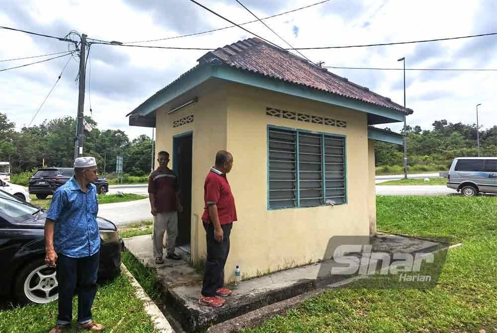 Kemudahan surau di Pekan Chengkau yang sangat penting untuk peniaga.