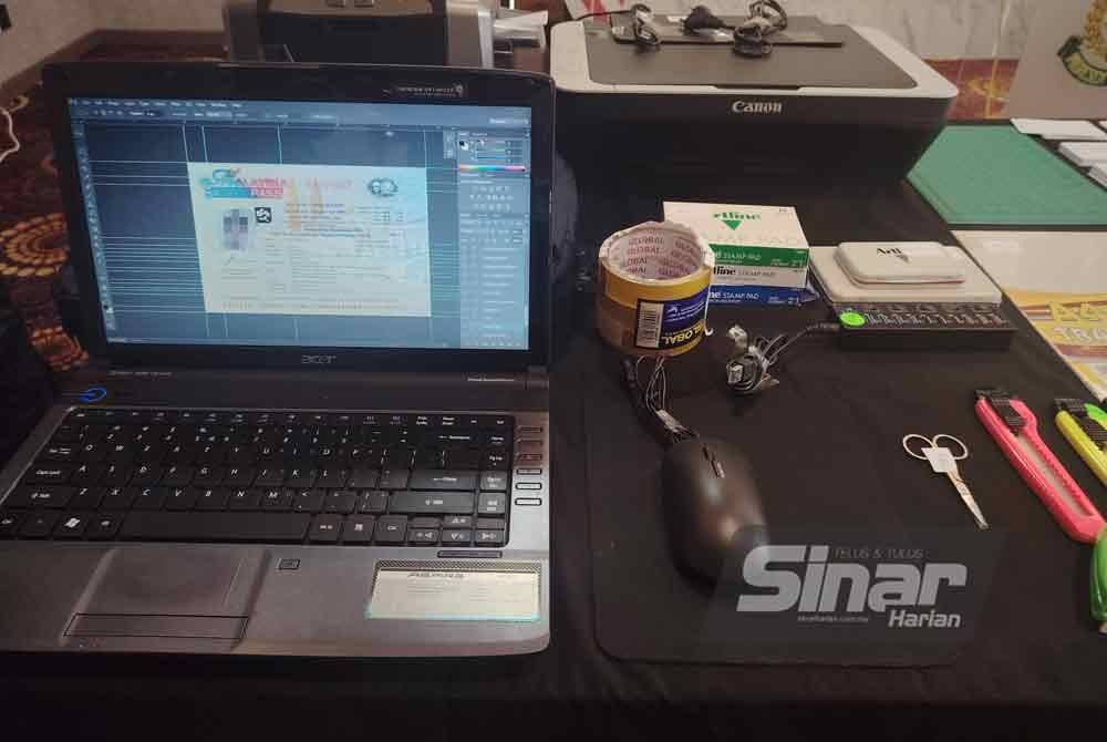 Antara barang yang dirampas JIM susulan serbuan kediaman dalang utama sindiket di Kuala Lumpur, 6 September lalu.