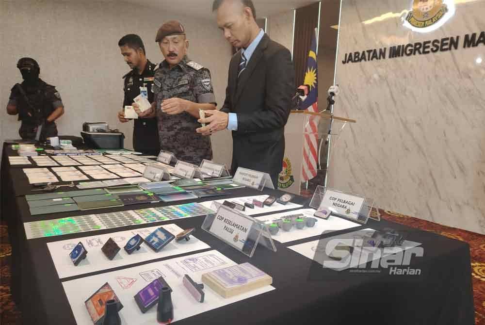 Cap palsu yang dirampas JIM menerusi operasi khas di Subang Jaya, Selangor dan Kuala Lumpur, baru-baru ini.