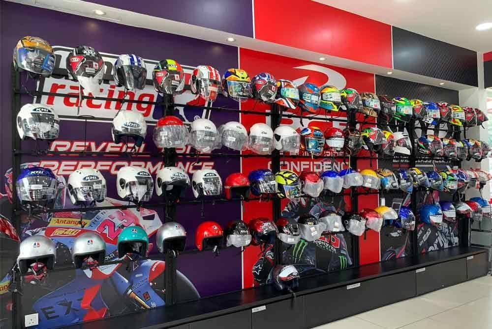 Ruangan aksesori di GT- MAX Yamaha Lifestyle Zone, Sri Muda,
Shah Alam.