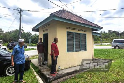 Kemudahan surau di Pekan Chengkau yang sangat penting untuk peniaga.