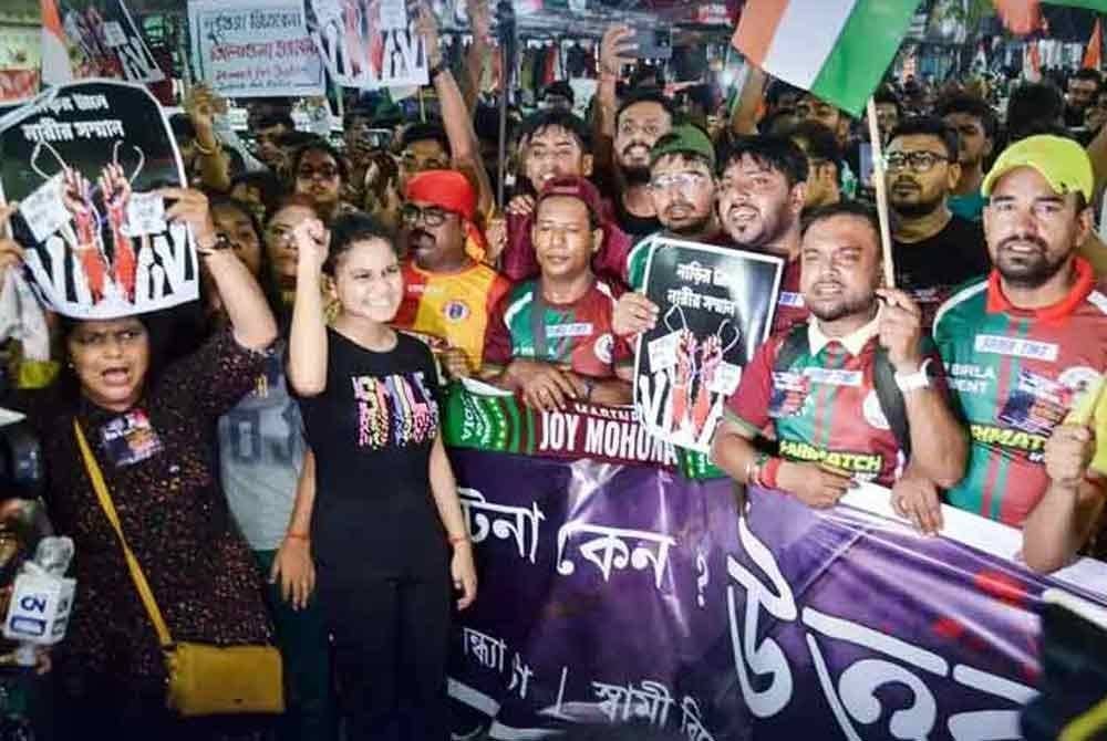 Penunjuk perasaan berkumpul di beberapa lokasi bagi menuntut keadilan kes rogol doktor pelatih di Kolkata. - Agensi