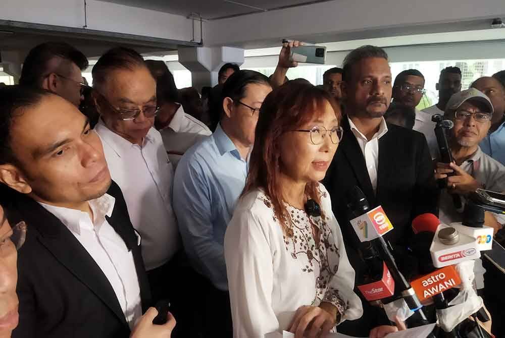 Teresa dalam sidang akhbar selepas dirakam keterangan di Bukit Aman pada Selasa.