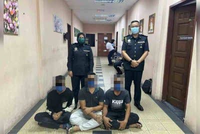 Tiga tertuduh yang didakwa di Mahkamah Sesyen Tawau mengaku bersalah di hadapan hakim dan masing-masing dijatuhkan hukuman.