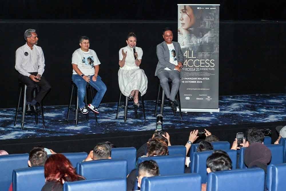 Rossa (dua dari kanan) pada sidang akhbar sempena tayangan Filem Dokumentari ?All Access To Rossa 25 Shining Years? di DADI Cinema Pavilion KL, baru-baru ini. - Foto: Bernama