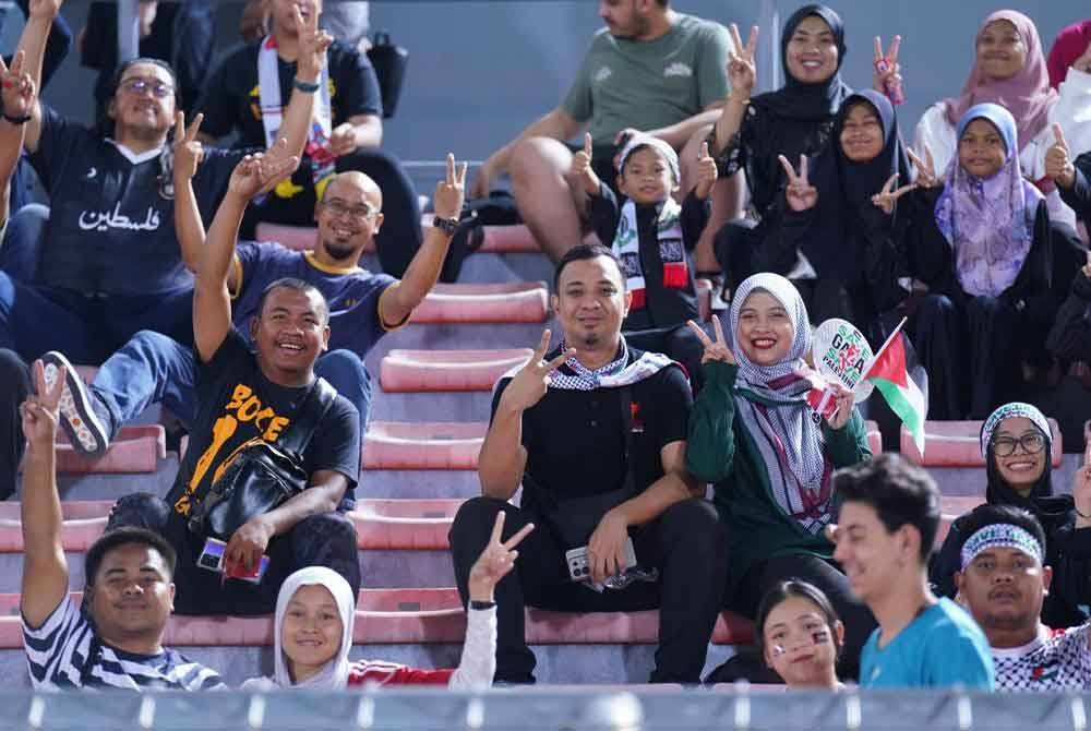 Antara penyokong tempatan yang hadir menyaksikan perlawanan di Cheras. Foto SINAR HARIAN-MOHD HALIM ABDUL WAHID