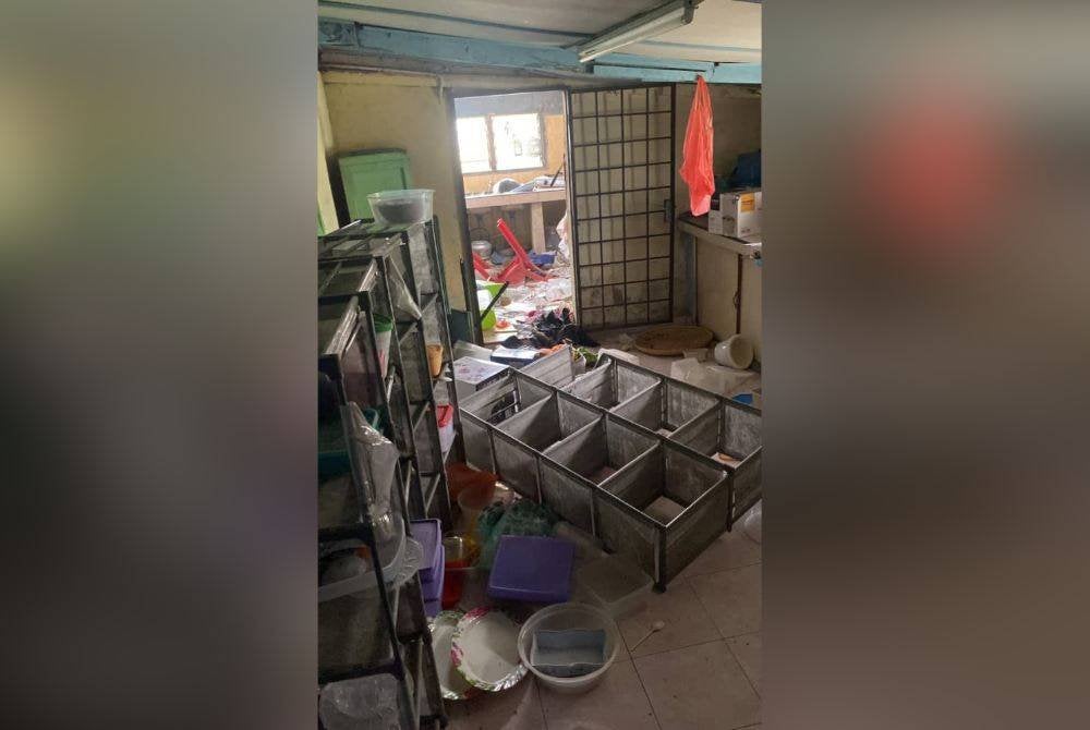 Keadaan sebuah bilik di kediaman Nor Evawani ketika kejadian.