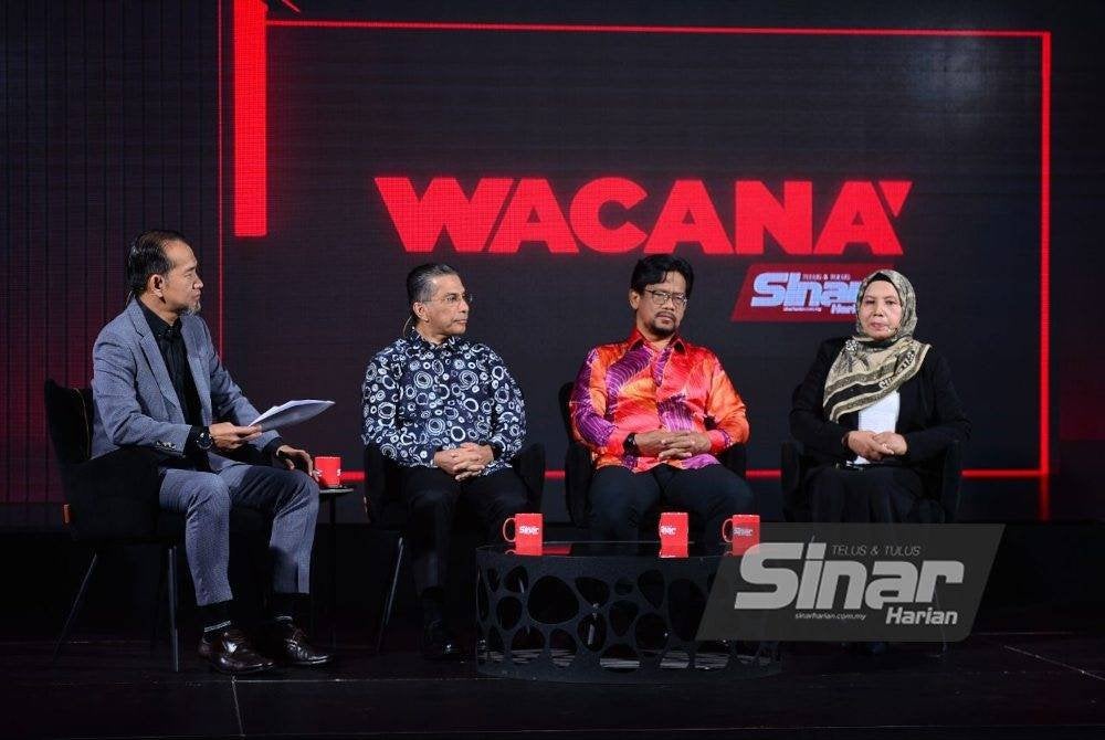 Lailah (kanan) ketika Wacana Sinar edisi 455 bertajuk ‘Gabung Agensi dan Cabaran Reformasi’ yang disiarkan secara langsung di platform digital Sinar Harian, bertempat di Studio F, Kompleks Kumpulan Karangkraf, di sini pada Rabu. Foto Sinar Harian-ASRIL ASWANDI SHUKOR