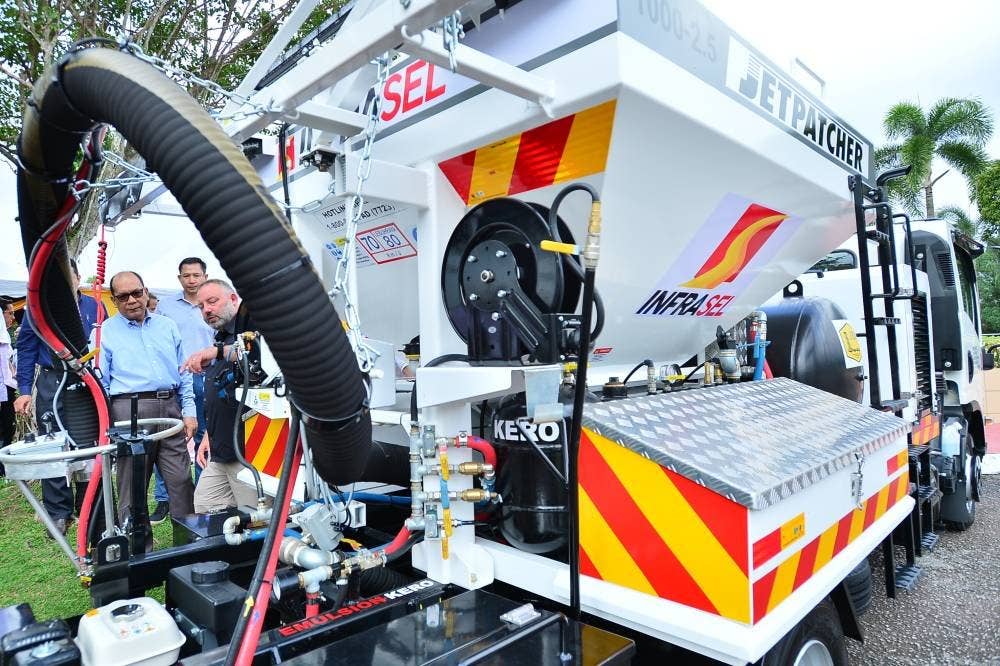 Kerja-kerja memperbaiki infrastruktur jalan lebih mudah dengan menggunakan Jetpatcher.