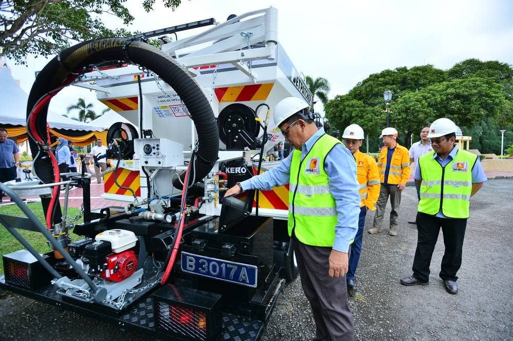 Penggunaan Jetpatcher memberi kelebihan dalam memastikan kerja-kerja penyelenggaraan permukaan jalan raya dapat dilakukan dengan lebih pantas.