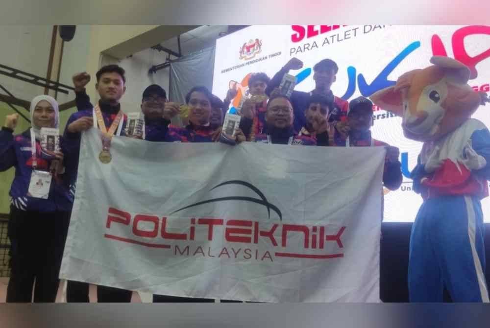 Pasukan e-sukan Politeknik Malaysia bergambar selepas berjaya meraih pingat emas acara PUBG Mobile SUKIPT 2024.