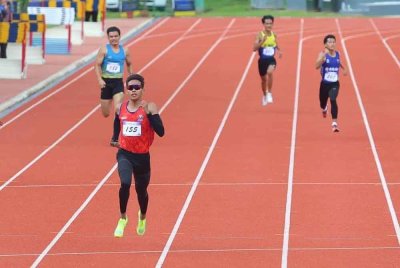 Umar berjaya meraih pingat emas pada acara 400 meter lelaki SUKIPT UUM 202 termasuk memperbaharui catatan rekod 46.49 saat. Foto MOHD FUAD HAMID