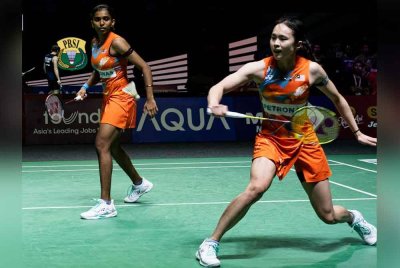 Pearly (kanan) dan Thinaah