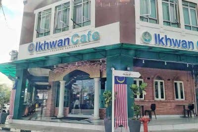 Kafe GIBSH yang terletak di persimpangan jalan Krubong Perdana masih dibuka seperti biasa.