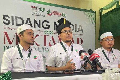 Afnan Hamimi pada sidang akhbar di Muktamar Dewan Pemuda Pas kali ke-65 yang berlangsung di Kompleks Al-Makmur di Kerdau pada Khamis.