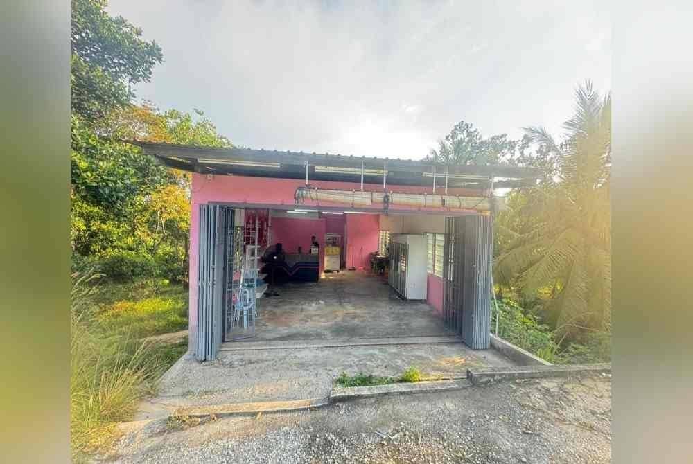 Premis yang diserbu. Foto IPK Johor