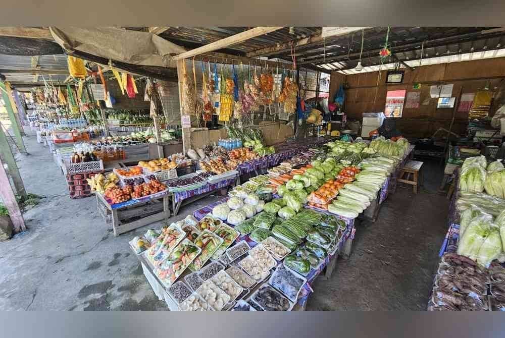 Lebih 30 gerai menjual sayur dan buah keluaran dari tanah tinggi Kundasang digerakkan oleh kaum wanita di Ranau.