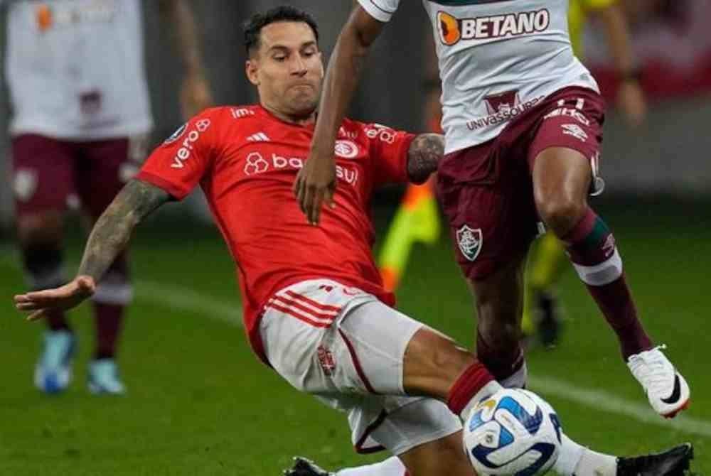 Aksi Hugo Mallo ketika perlawanan separuh akhir pusingan kedua Copa Libertadores di Stadium Beira Rio, Porto Alegre, Brazil, 4 Okt 2023. Gambar AP