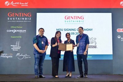 Dari kiri, Naib Presiden Eksekutif Jualan, Pemasaran dan Perhubungan Awam RWG, Spencer Lee; Pengarah Komersial, Premier Milk (Malaya) dan ahli kumpulan F&N, Lee Lay Yean; Pengurus Akaun Utama Nestlé, Joey See Thoo dan Presiden dan Ketua Pegawai Operasi RWG, Lee Thiam Kit bergambar bersama selepas majlis menandatangani MoU.